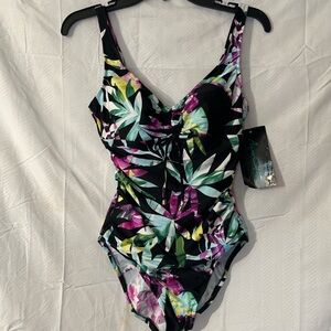 🆕 NEW  Women’s Floral One-Piece Pink Purple and black Swimsuit M. Summer Beach